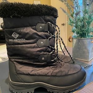Size 6Y winter boots, Dreampairs. EUC